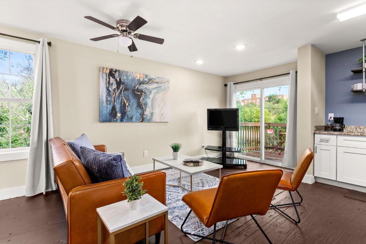 Divine Cargo Apartment San Antonio Exterior photo